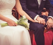 [단독] 결혼 2년차 만족도는 최고..여성은 고용함정 빠져든다