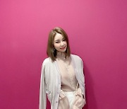 트롯여신 송가인, 스케줄 끝나고 또 연습? 바쁜 일상 속 미모도 열일 [SNS★컷]