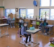 당국 "초등학교 감염 위험 평가 후 등교수업 검토"