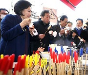 남대문시장 방문해 어묵 먹는 이낙연과 우상호-박영선