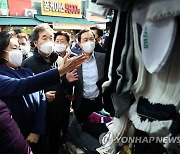 남대문시장 방문한 이낙연과 우상호-박영선