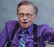 (FILE) PORTUGAL PEOPLE OBIT LARRY KING