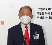 면접 마치고 취재진 질문에 답하는 배영규 전 서울시 육상연합회장