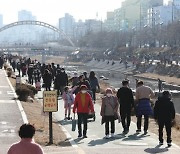 서울 최고기온 13.9도.."1월 기온 역대 두 번째로 포근"