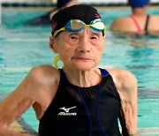 100세때 1500m 너끈히 완주..세계 최고령 수영선수 할머니 사망