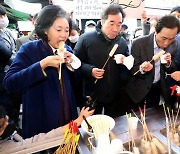 박영선 가세 與 경선 레이스 점화.. '친문 당심' 잡기 첫 행보