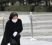 봉하마을 간 박영선 "盧 대통령 그립다.. 서울시민에 같은 인사할 것"