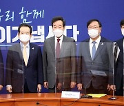 당정, 영업손실 보상 논의..홍남기 불참