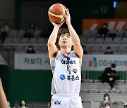 [JB포토] 전자랜드 김낙현 '쐐기를 꽂는 3점슛'