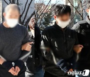 대림동에서 흉기 휘둘러 남녀 2명 살해한 중국인 2명 구속