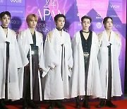 [MD포토] 에이스 '퓨전 한복 패션'