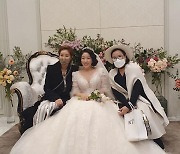 김성령, 김영희♥윤승열 결혼 인증샷 "헤메했는데 마스크" [SNS★컷]