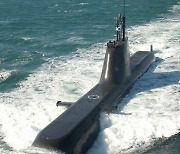 해군 잠수함, 동해 수상 이동 중 기능 이상으로 예인