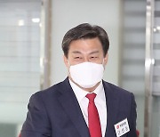 공천 신청자 면접 입장하는 김선동 전 의원