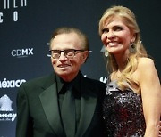 (FILE) MEXICO PEOPLE OBIT LARRY KING