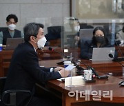 [포토] 기자간담회 갖는 이인영 통일부 장관