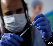 앞서가는 이스라엘 10대도 코로나 백신 접종 시작