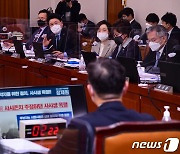 박범계 '사시생 폭행 의혹' 질의하는 장제원
