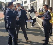 진주시의원들 도청 환원 결의안 비방전에 시민들  "꼴불견"