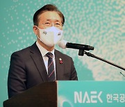 '공학한림원 신년하례식' 인사말 하는 성윤모 장관