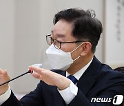 박범계 "변시 '유출 의혹' 문항 전원 만점처리, 재점검해보겠다"