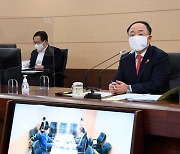 홍남기, 간부회의서 '정책 돌파력' 강조.. '손실보상' 언급은 없어