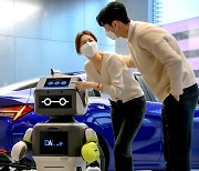 현대차, 인공지능 로봇 전시장에 투입