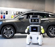 현대차 전시장서 인공지능 로봇 '달이'가 고객 맞는다