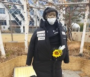 평화의 소녀상에 日데상트 패딩이?..시민단체 "경찰 고발"