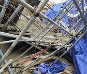 시흥 건설현장서 옹벽 붕괴..1명 사망, 2명 부상