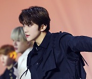 [MD포토] 골든차일드 홍주찬 '베일 듯한 턱선'