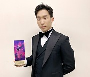이상이 'APAN STAR AWARDS' 男 우수연기상 "꾸준히 믿음가는 배우 되겠다"