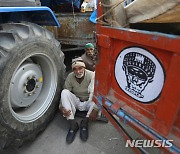 트랙터 시위 참여 인도 농민들