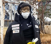 '평화의 소녀상'에 日브랜드 패딩..경찰 고발