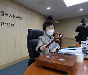 인권위, '박원순 성희롱' 인정.."부적절한 메시지·사진, 성적 굴욕감 줬다"