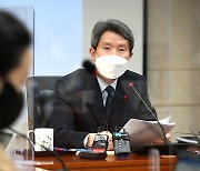 이인영 "남북관계 개선 적극적으로 임할 것"