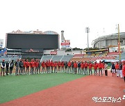 신세계 이마트, SK 와이번스 인수 "협의 진행 중"