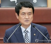 김희수 전북도의회 교육위원장 '통학버스 임차비 선지급' 제안