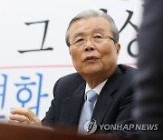 김종인의 '대화'.."보수·진보는 가짜, 검찰개혁은 사기극"