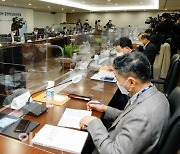 [포토]'제6차 소재·부품·장비 경쟁력강화위원회'에서 발언하는 홍남기 부총리
