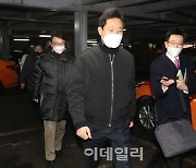 [포토]'택시회사 찾은 오세훈 전 시장'