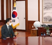 대화 나누는 박병석 의장·김진욱 공수처장