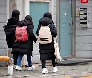 "집콕 1년 아이 너무 안쓰러워..등교·방역 동시 성공 기대" 학부모 환영