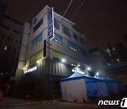[르포]'100명 확진' 광주 TCS 건물안 한밤중 사람들 분주