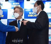 <포토> 대화 나누는 박영선 전 장관-이재명 경기지사-우상호 의원