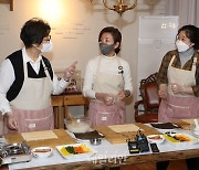 <포토> 나경원, 여성일자리 현장 체험프로그램에 참여
