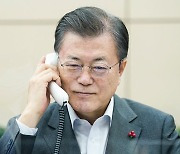 문대통령, 시진핑과 8개월 만에 통화.."방한 위해 계속 소통"
