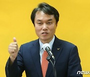 "사퇴로 끝날 일 아냐"..시민단체, '성추행' 김종철 경찰 고발