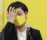 김종철 전 대표 성추행 '경악했다'는 민주당에 류호정 의원 "할많하않", 비판보다 무서운 침묵