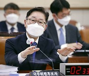 박범계 "김학의 출금 의혹, 공수처에"..공천헌금 사건엔 '유감'